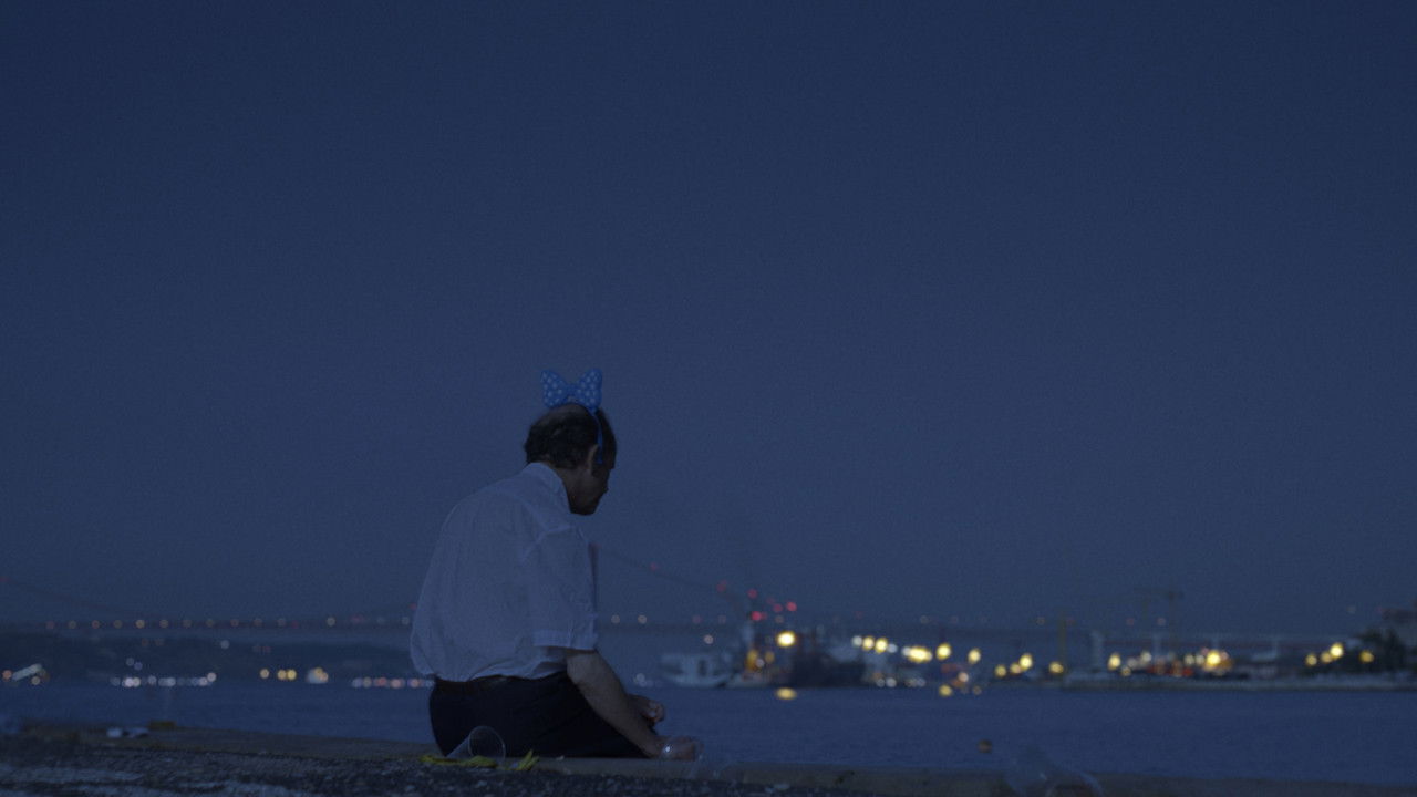 Backdrop image for movie Invisible Hero