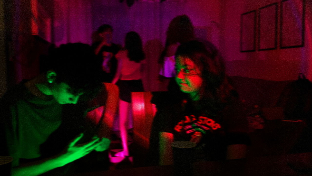 Backdrop image for movie isso é uma festa (de aniversário)!