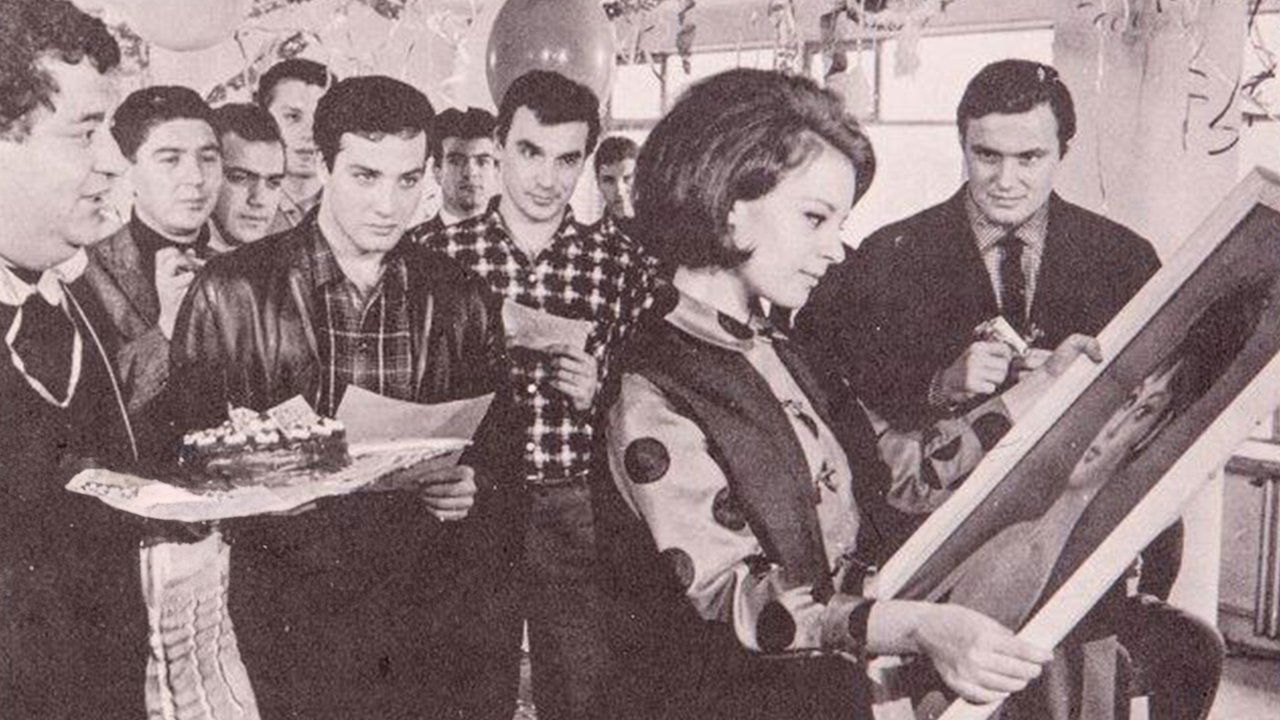 Backdrop image for movie Sevgili Öğretmenim