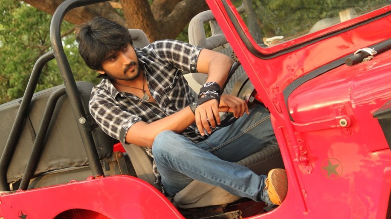 Backdrop image for movie Munnodi
