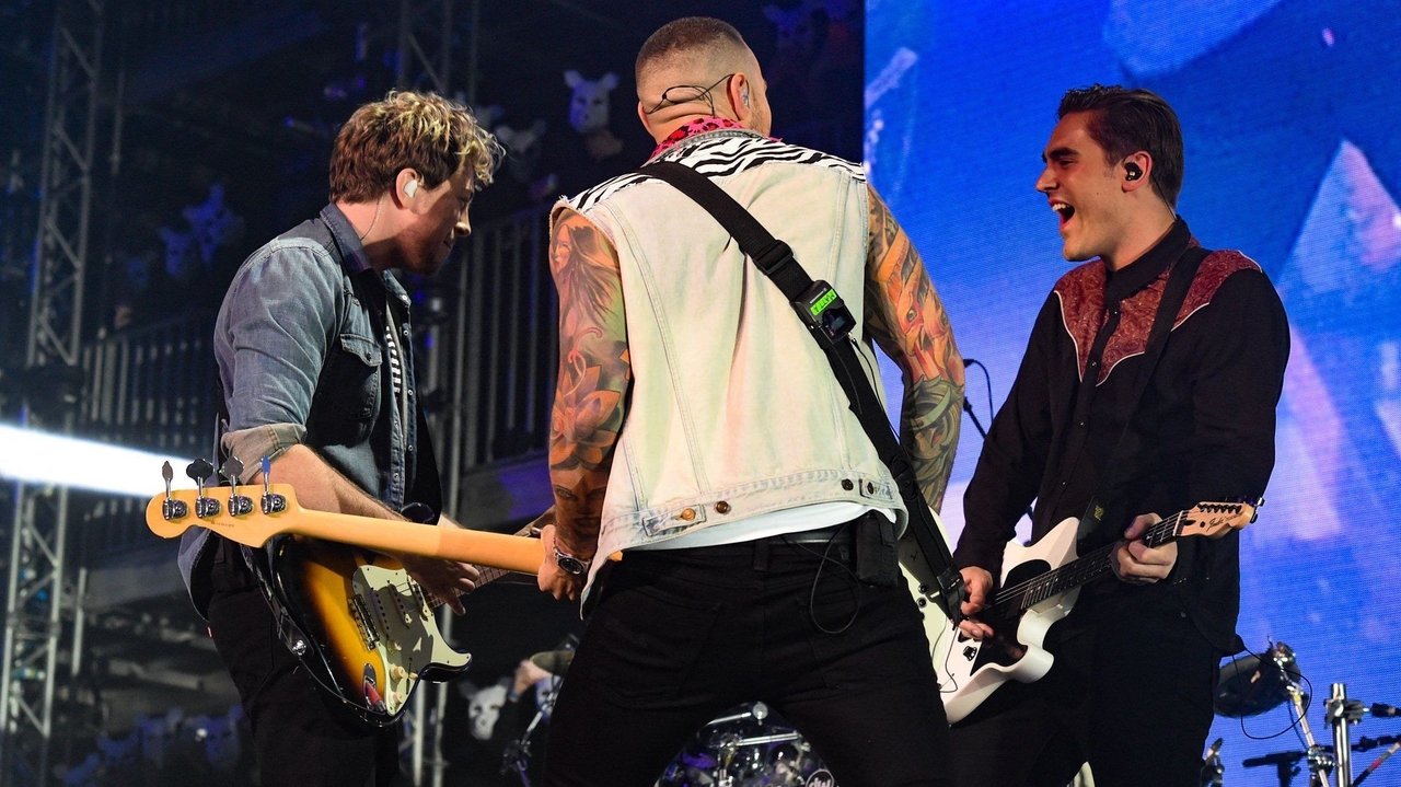Backdrop image for movie Busted: Pigs Can Fly Tour 2016