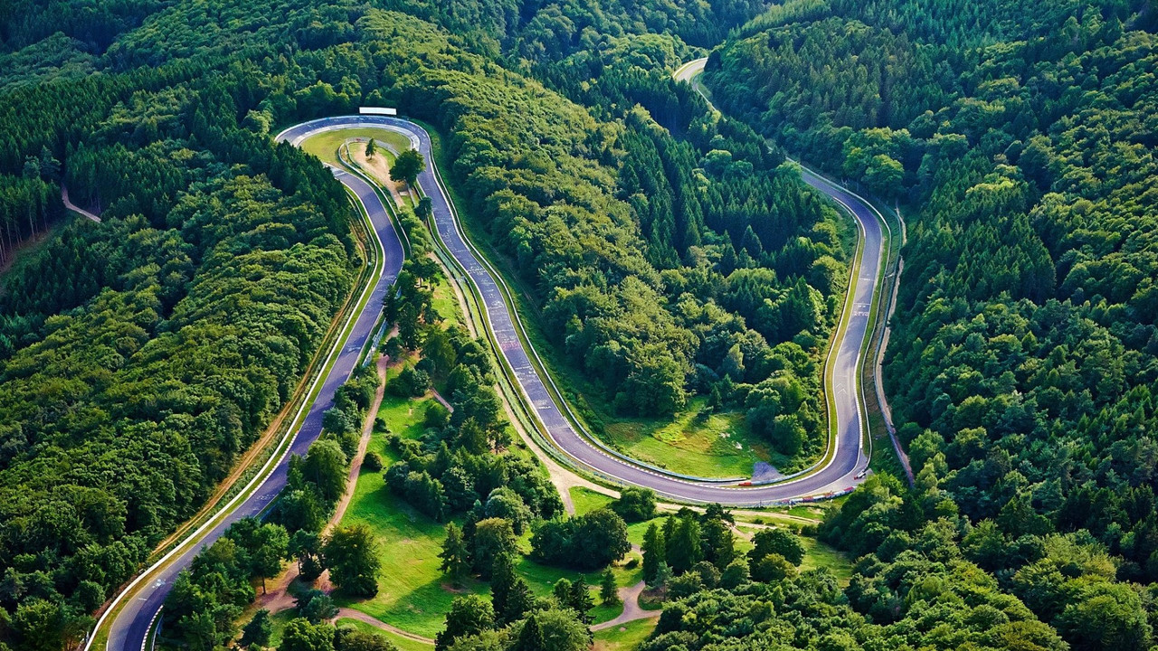 Backdrop image for movie Nürburgring - 100 Jahre grüne Hölle