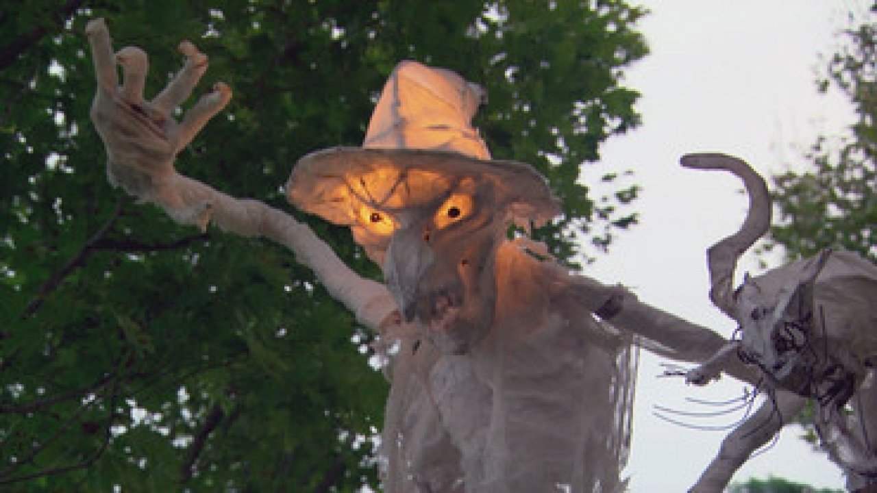 Backdrop image for movie Martha Stewart Holidays: Martha's Halloween Ideas