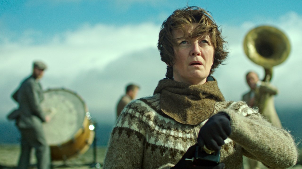 Backdrop image for movie Woman at War