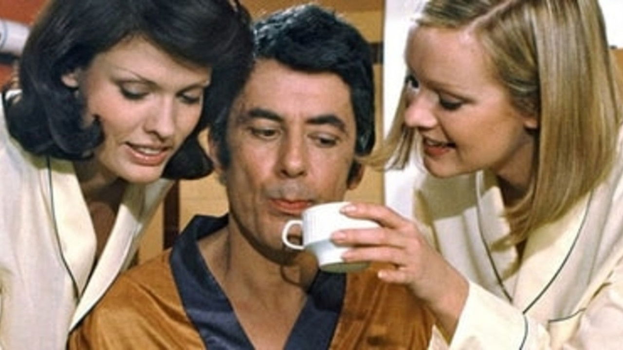 Backdrop image for movie Two Big Girls in Pyjamas