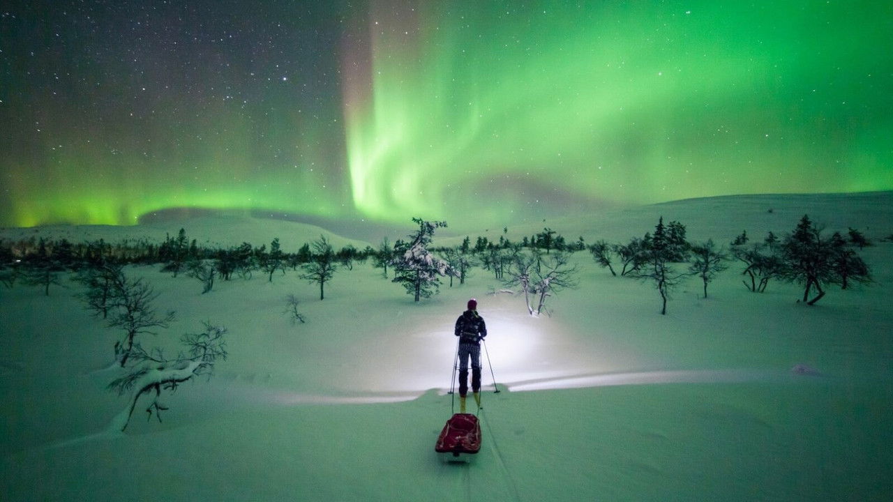 Backdrop image for movie Revontulien armoilla