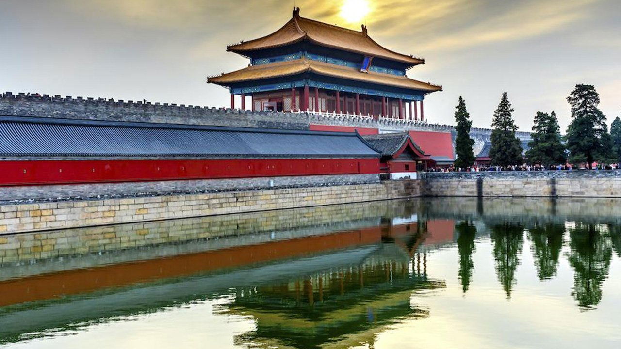 Backdrop image for movie Behind the Walls of the Forbidden City