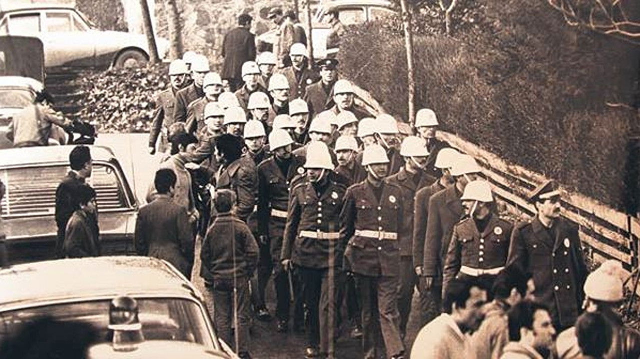 Backdrop image for movie 12 March: The Junta