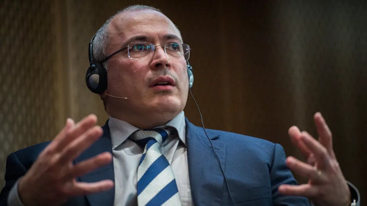 Backdrop image for movie PBS NewsHour: Inside Putin's Russia