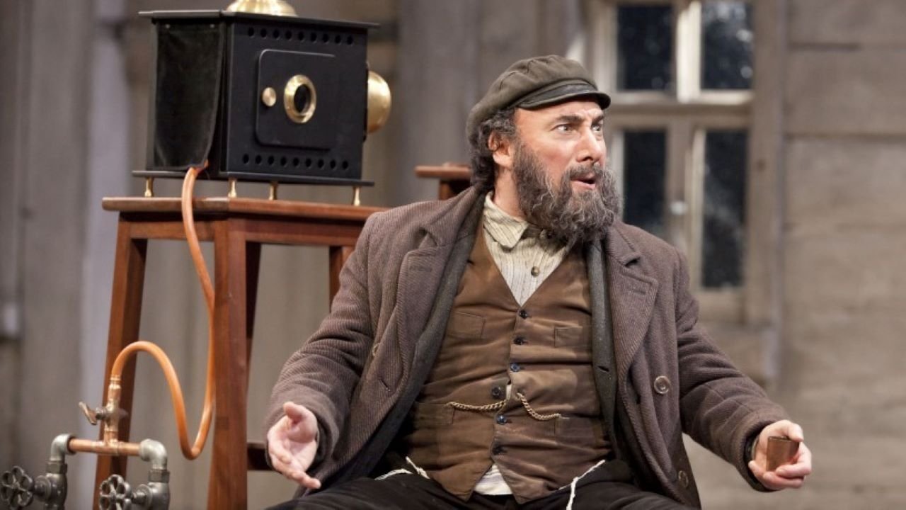 Backdrop image for movie National Theatre Live: Travelling Light