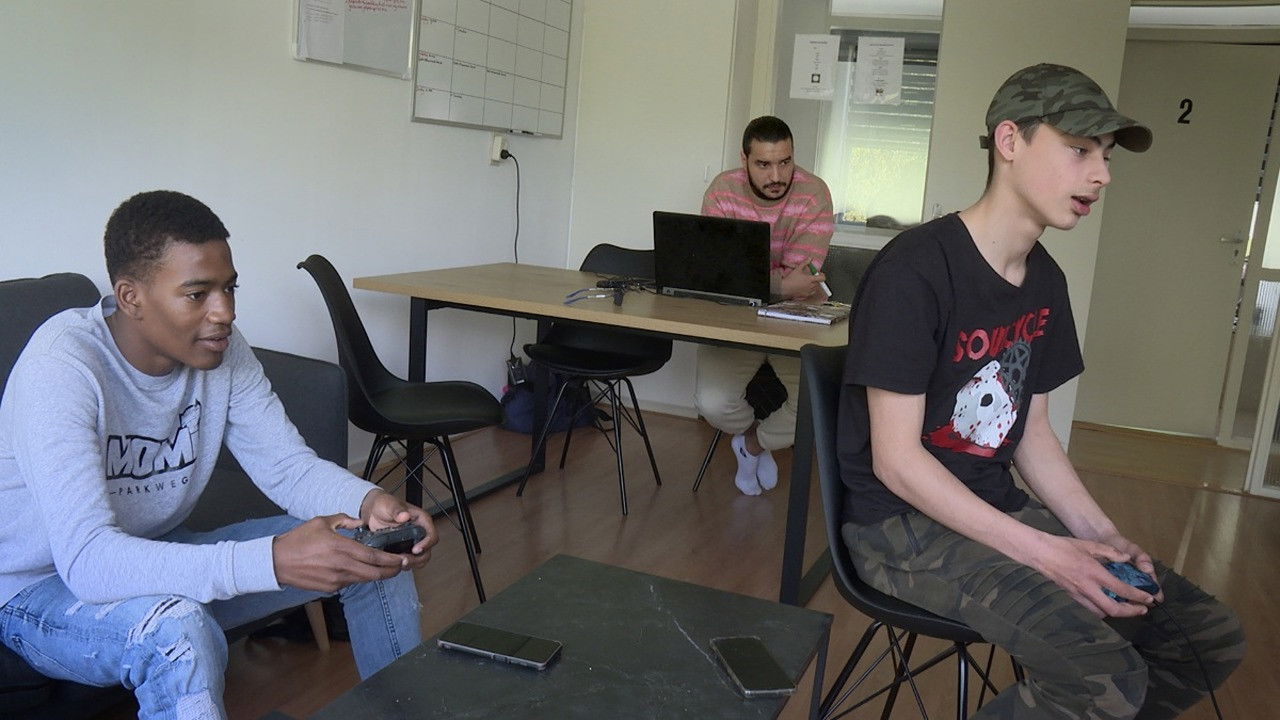 Backdrop image for movie Boys without a home