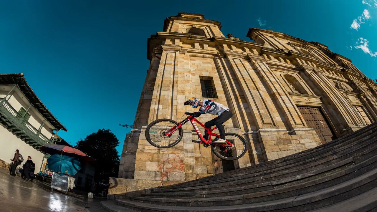 Backdrop image for movie Red Bull Monserrate Cerro Abajo
