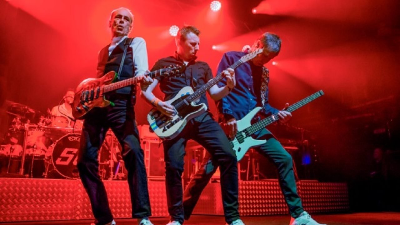 Backdrop image for movie Status Quo - Pictures Live at Montreux 2009