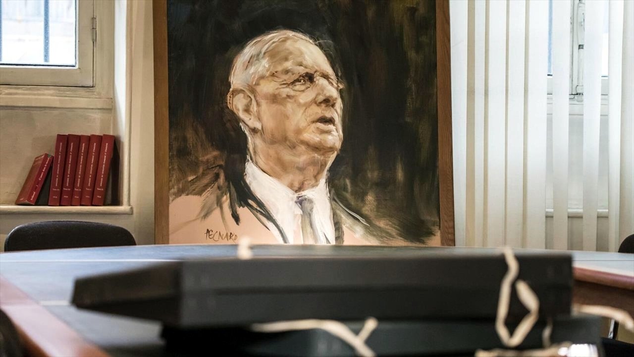 Backdrop image for movie De Gaulle, le monarque et le Parlement