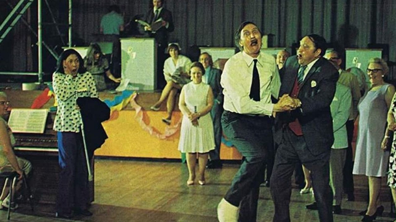 Backdrop image for movie Holiday on the Buses