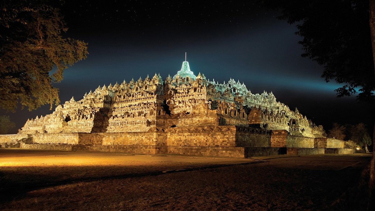 Backdrop image for movie In Search of Ancient Mysteries