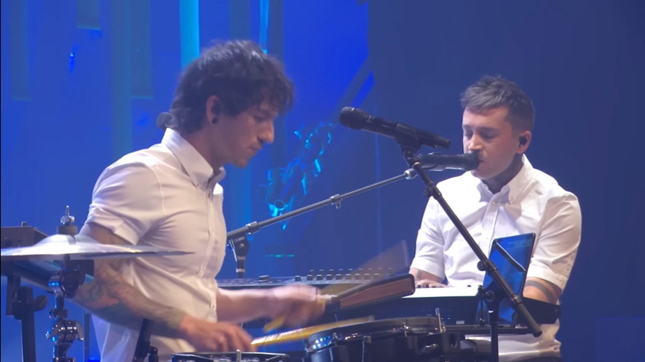 Backdrop image for movie Twenty One Pilots: MTV Unplugged