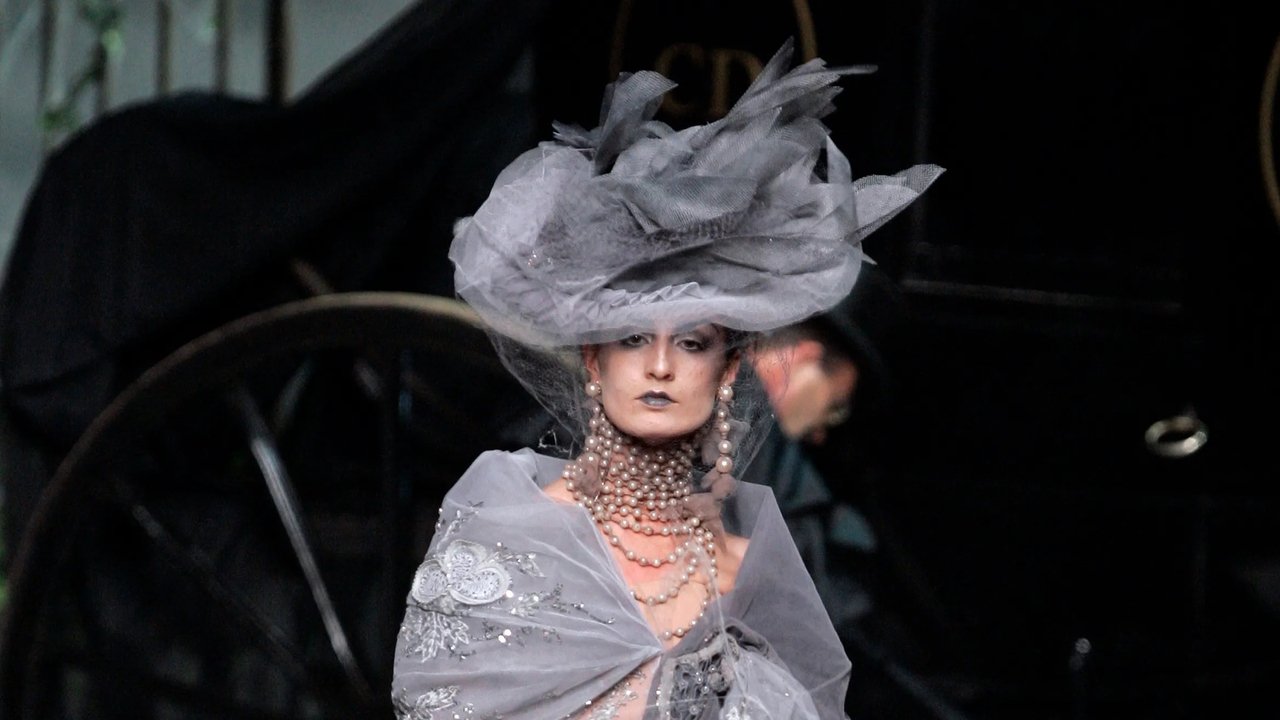 Backdrop image for movie The Secret World of Haute Couture