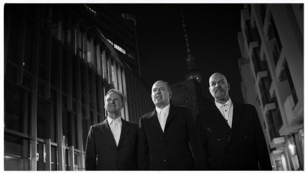Backdrop image for movie The Loneliness of the Big City Dwellers