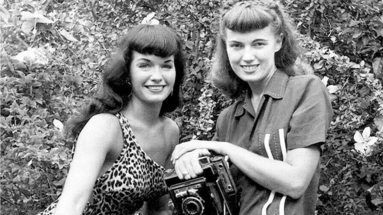 Backdrop image for movie 100 Girls by Bunny Yeager