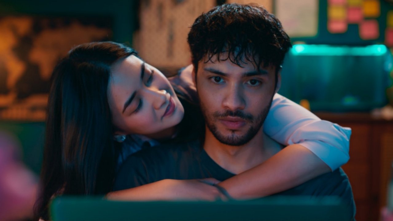 Backdrop image for movie Cinta Tak Pernah Tepat Waktu