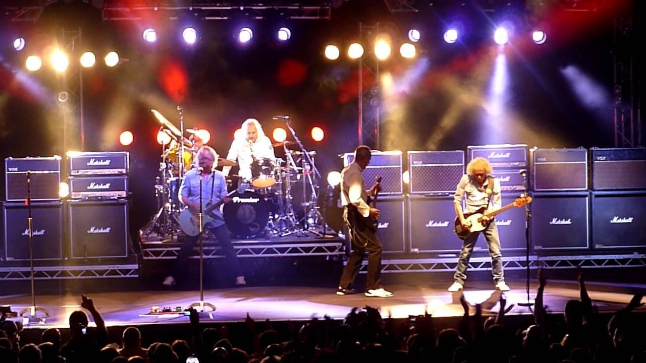 Backdrop image for movie Status Quo: The Frantic Four’s Final Fling - Live At The Dublin 02 Arena