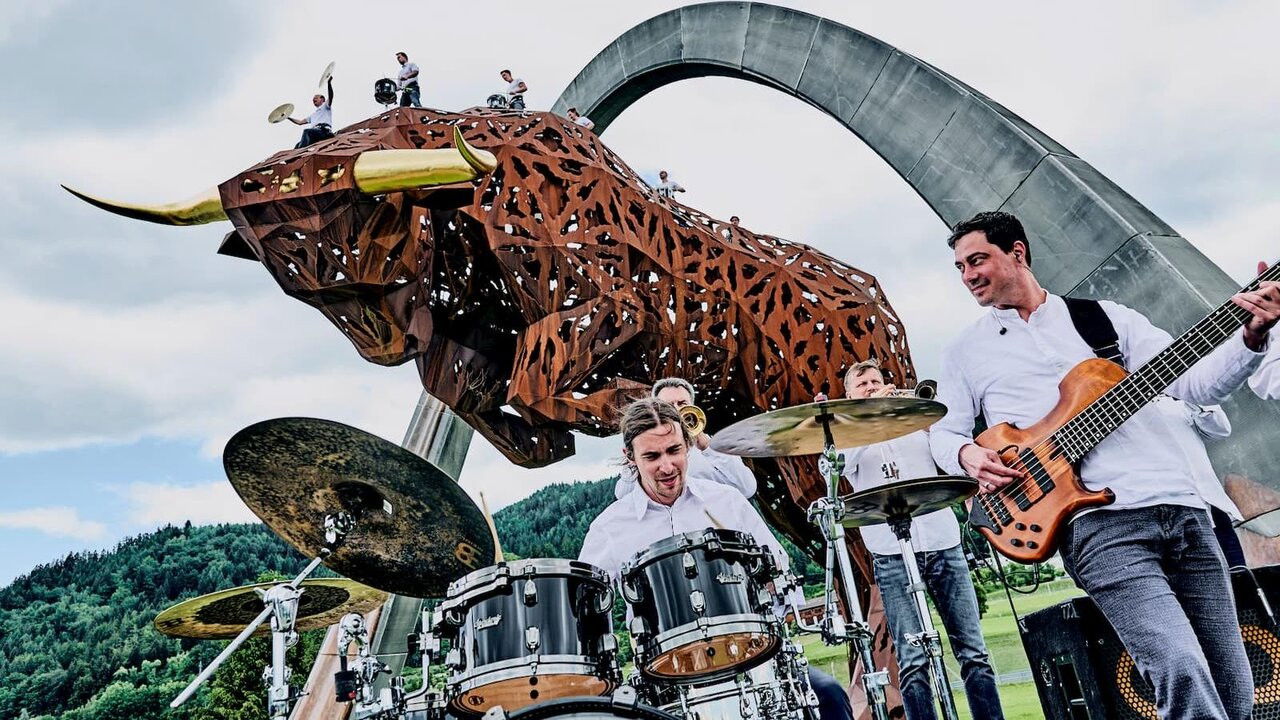 Backdrop image for movie Drum The Bull