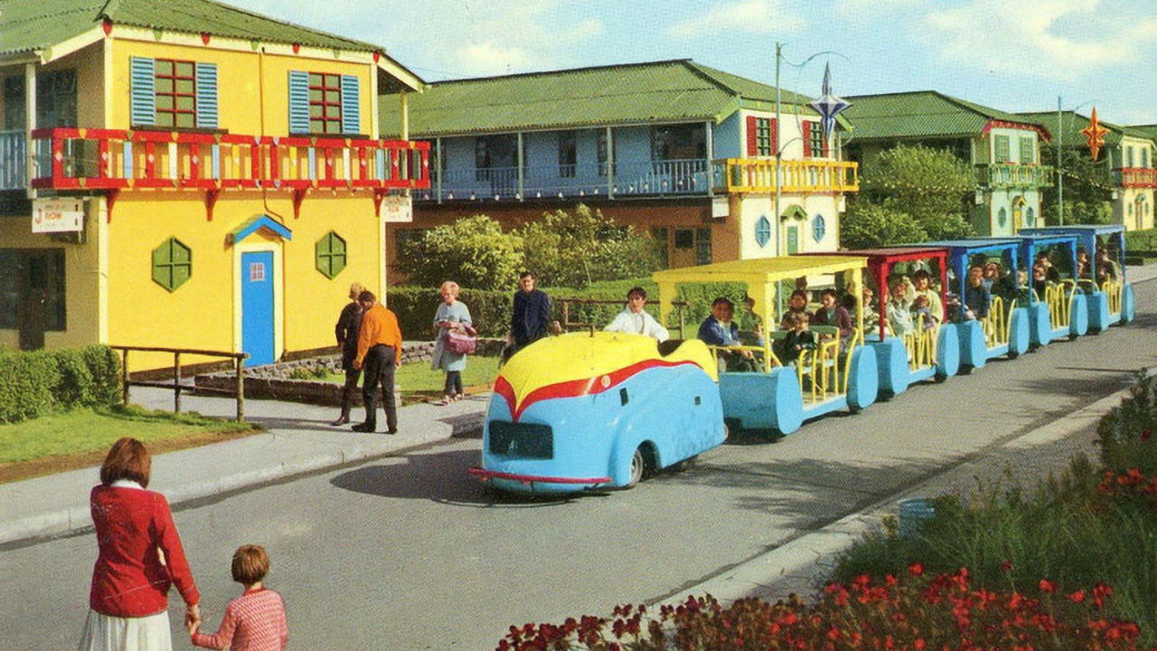 Backdrop image for movie Hello Campers!