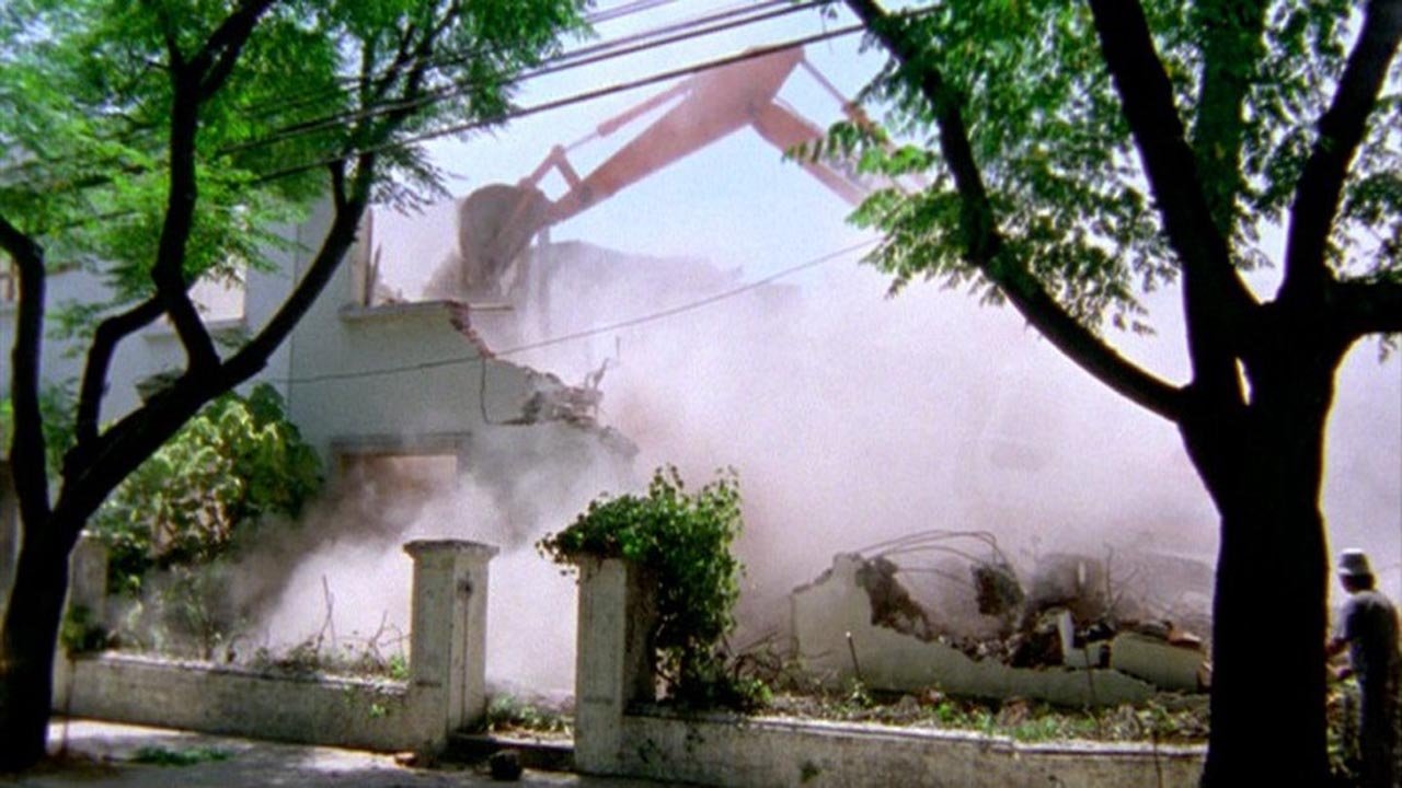 Backdrop image for movie Aquí se construye (o Ya no existe el lugar donde nací)