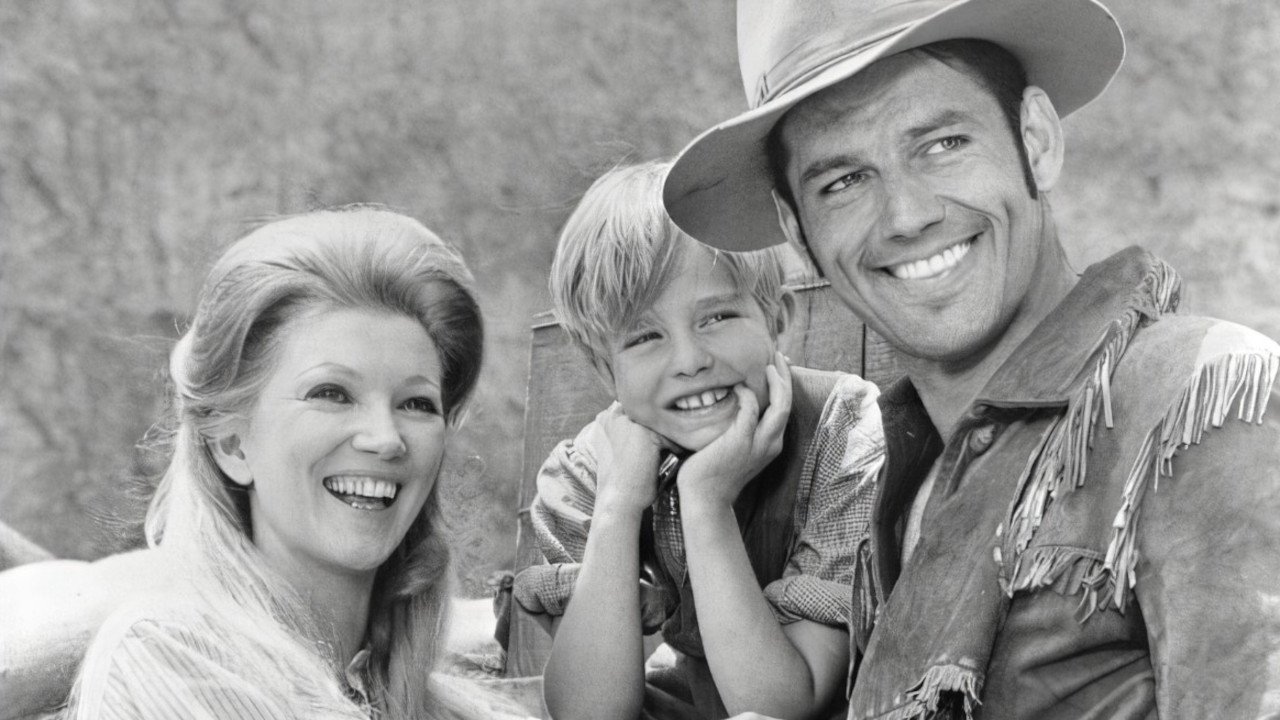 Backdrop image for movie Hondo and the Apaches