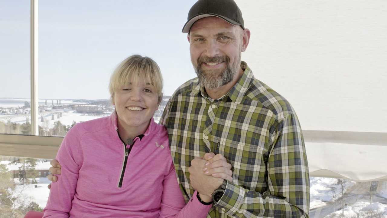 Backdrop image for movie Anna Holmlund: Jag vill åka hem