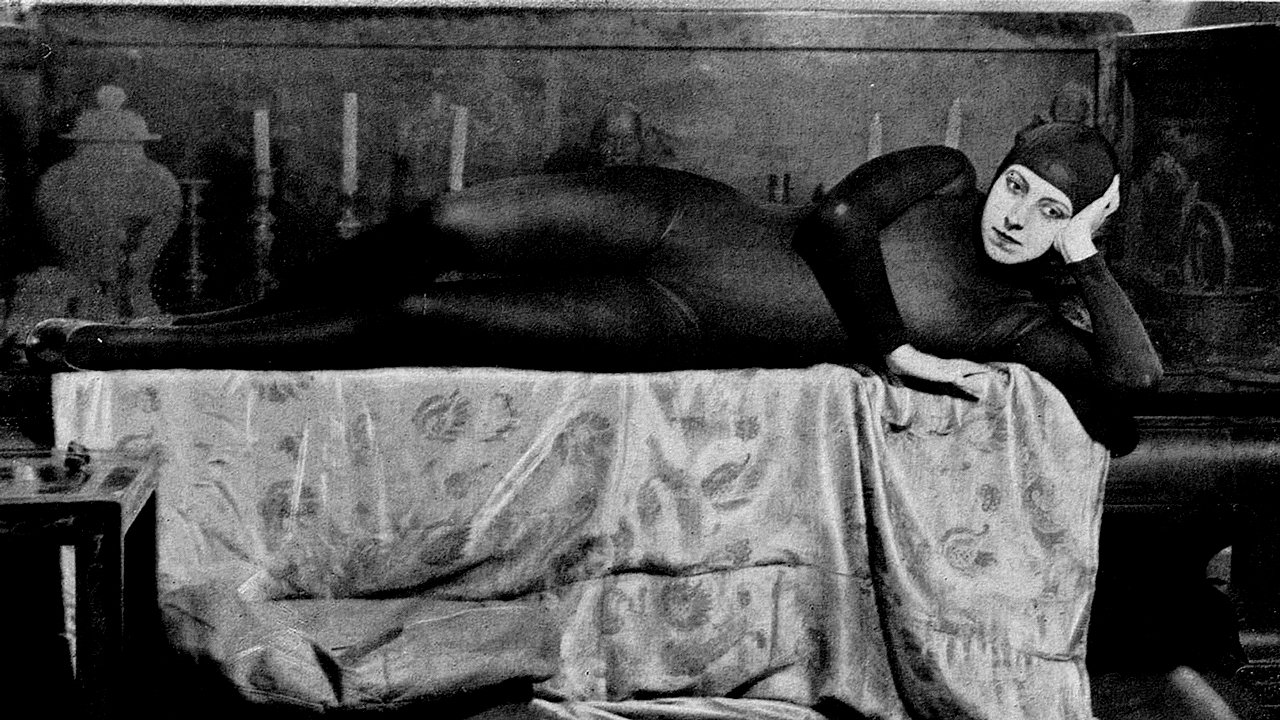 Backdrop image for movie The Vampires or, The Arch Criminals of Paris