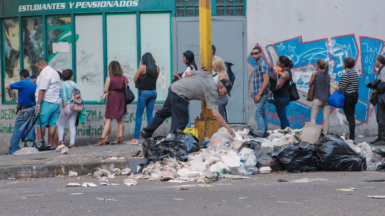 Backdrop image for movie Profits et pertes : enquête sur les spéculateurs de la crise et du chaos