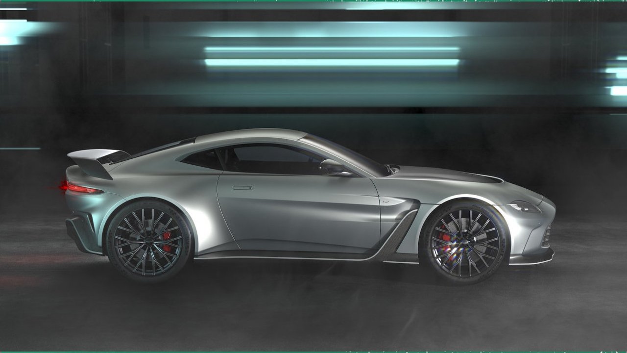 Backdrop image for movie Aston Martin: Sophistication on Wheels