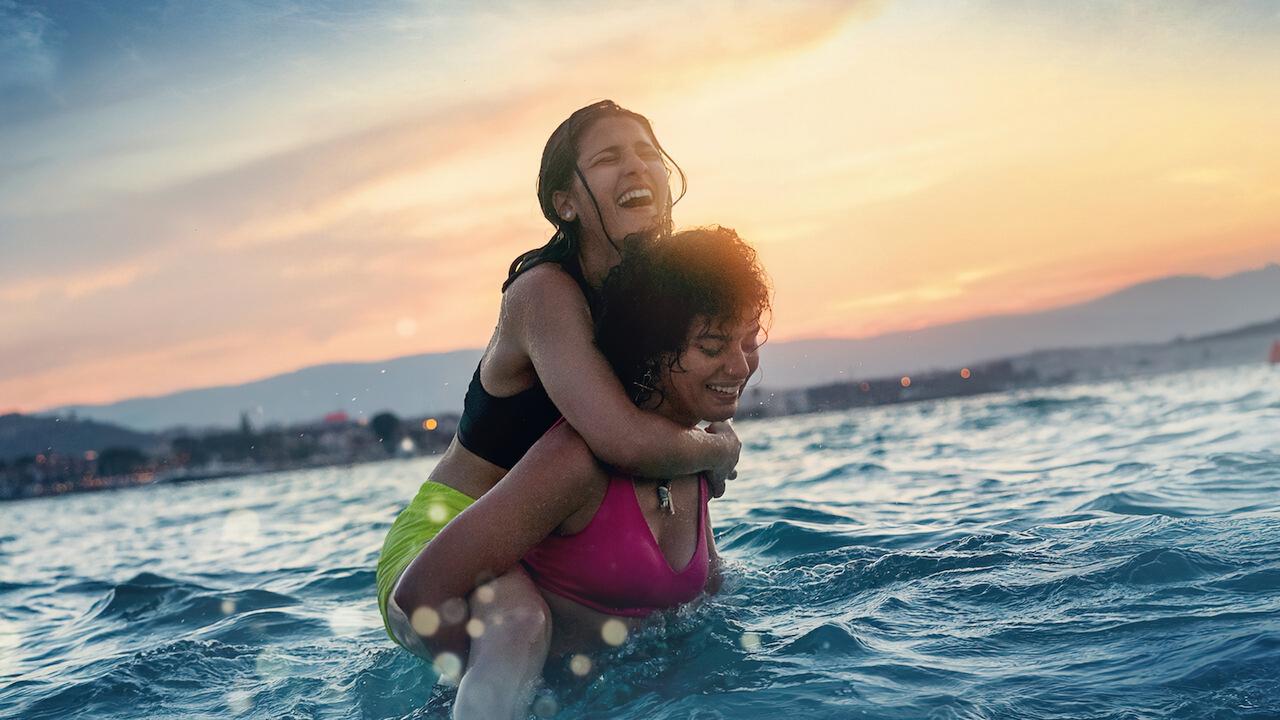 Backdrop image for movie The Swimmers
