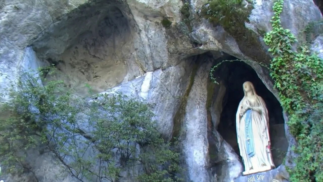 Backdrop image for movie Les mystères de la grotte de Lourdes