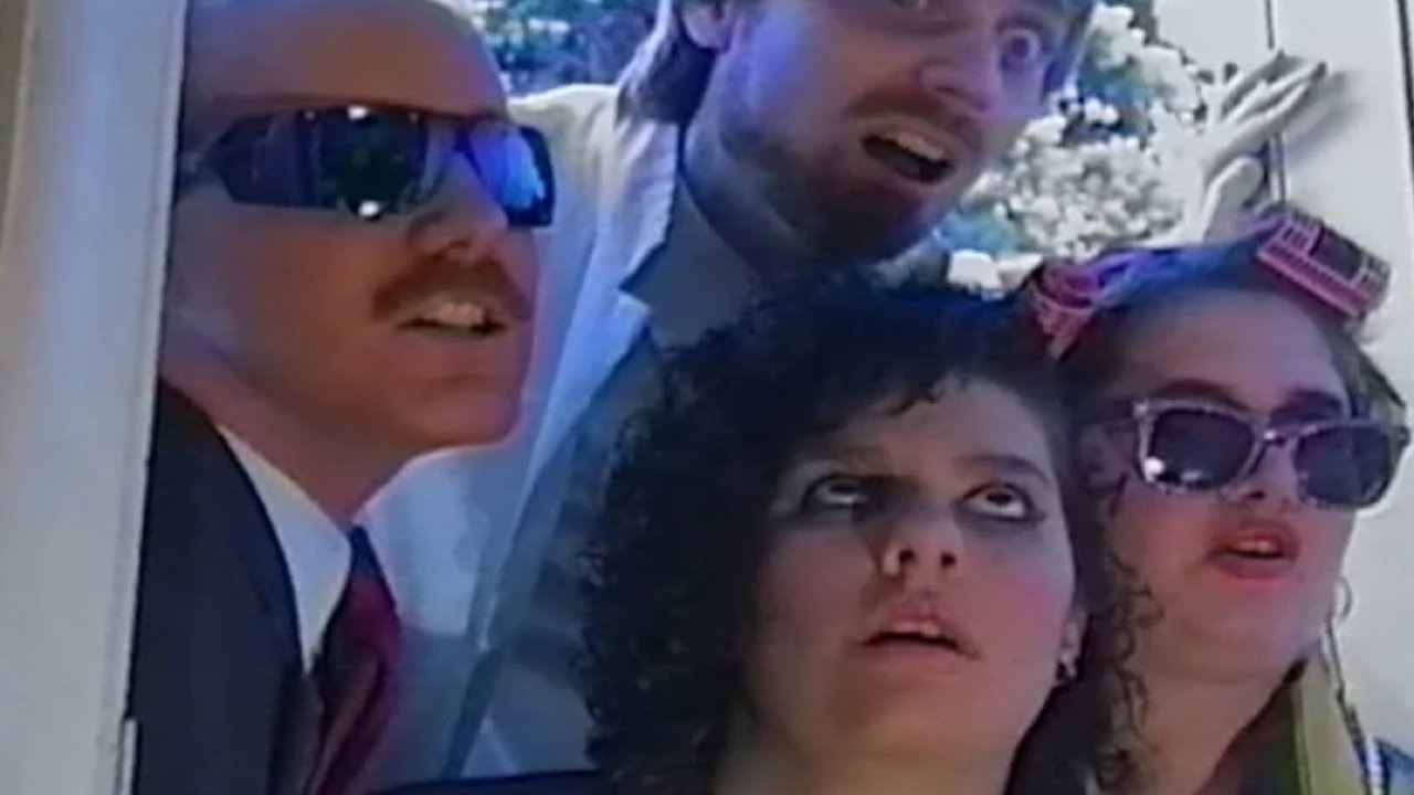 Backdrop image for movie It's Dead, Let's Touch It!
