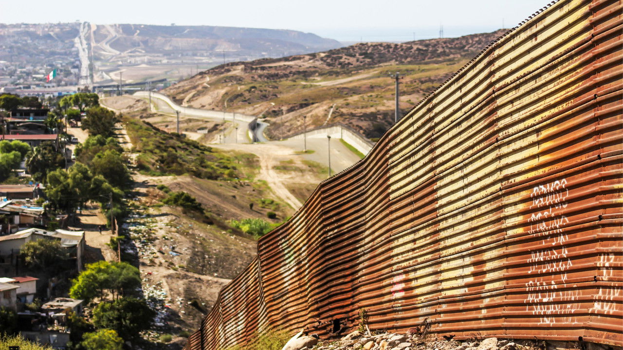 Backdrop image for movie Ser Fronterizo: Crónicas de las Asimetrías Globales