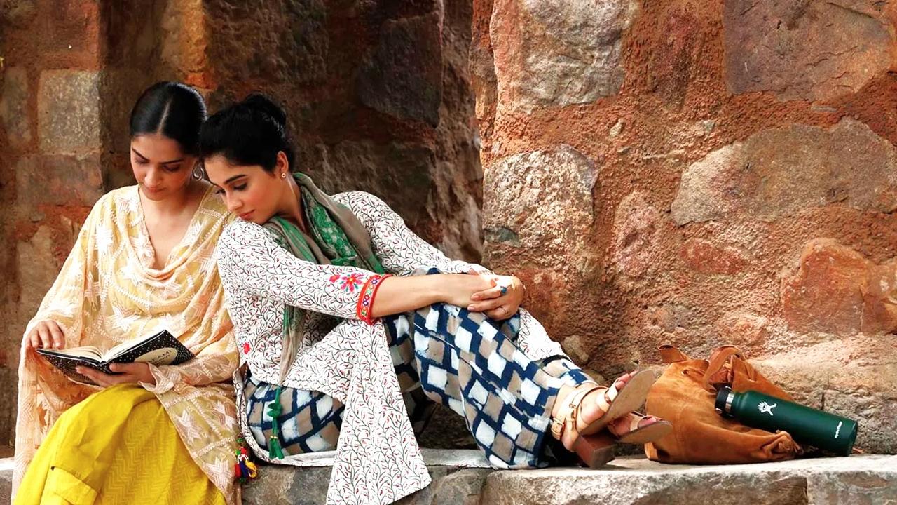 Backdrop image for movie Ek Ladki Ko Dekha Toh Aisa Laga