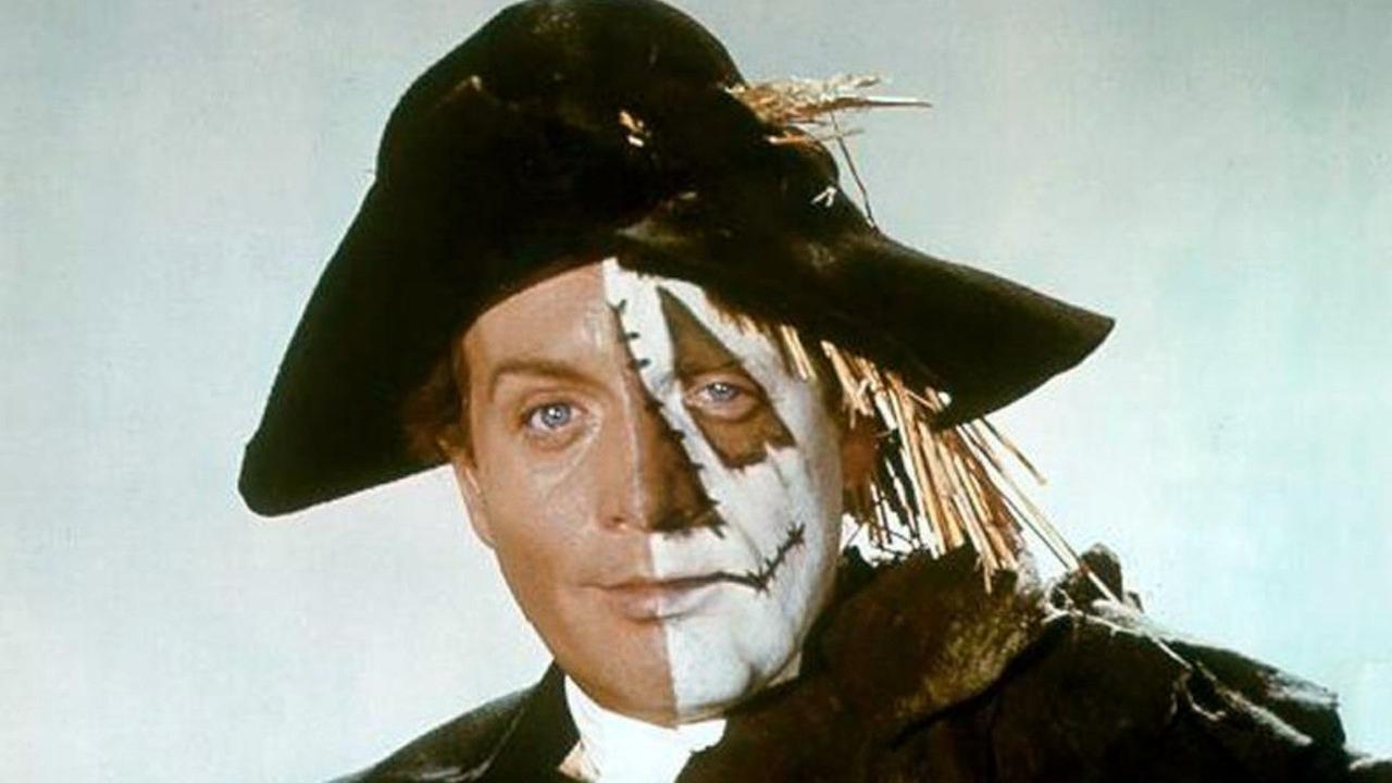 Backdrop image for movie Dr. Syn, Alias the Scarecrow
