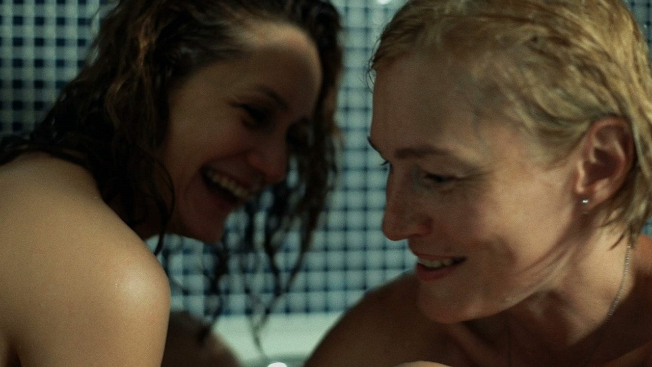 Backdrop image for movie Sisters