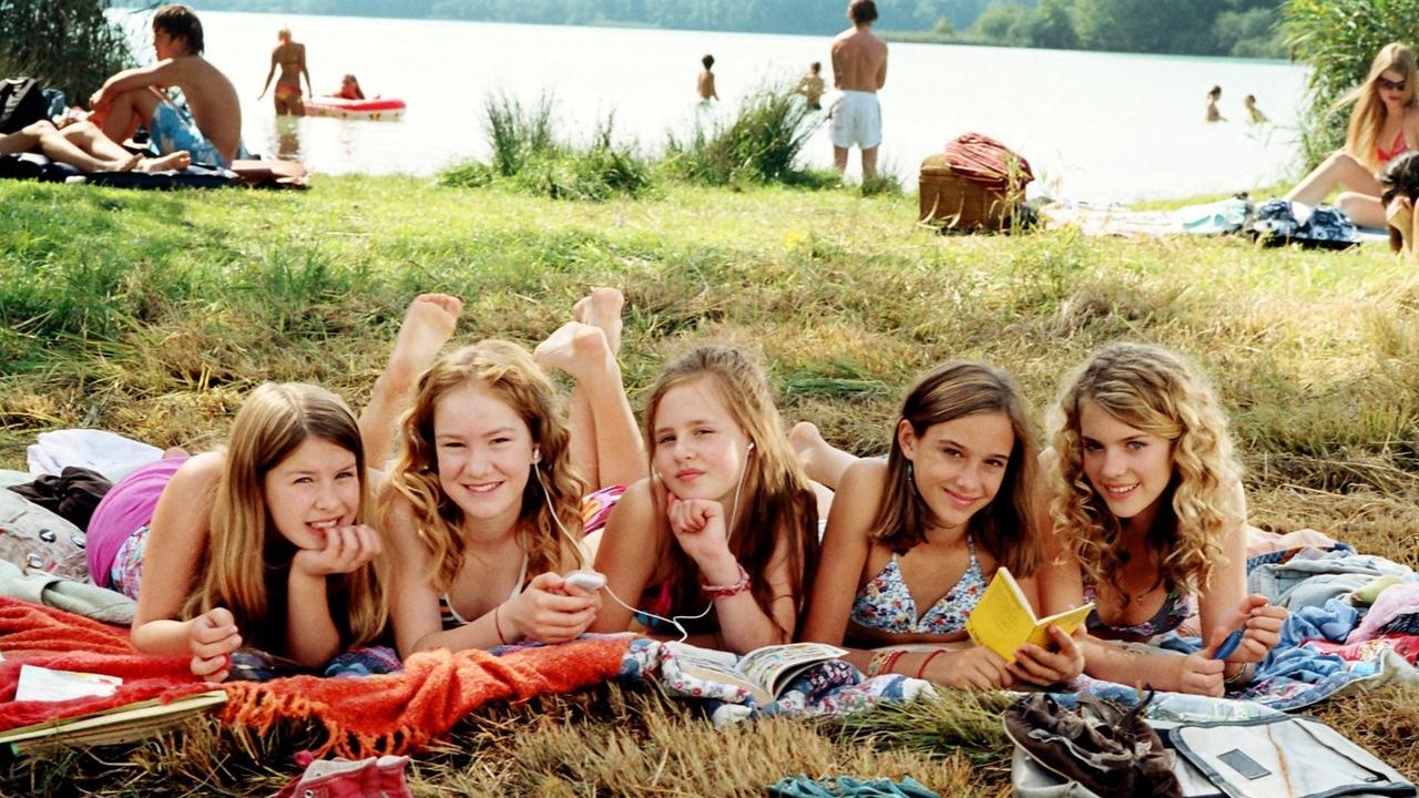 Backdrop image for movie Wild Chicks in Love