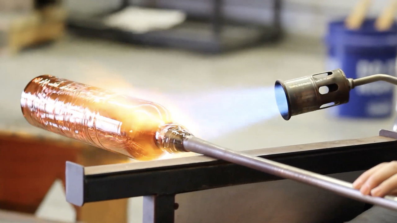 Backdrop image for movie The Hotshop