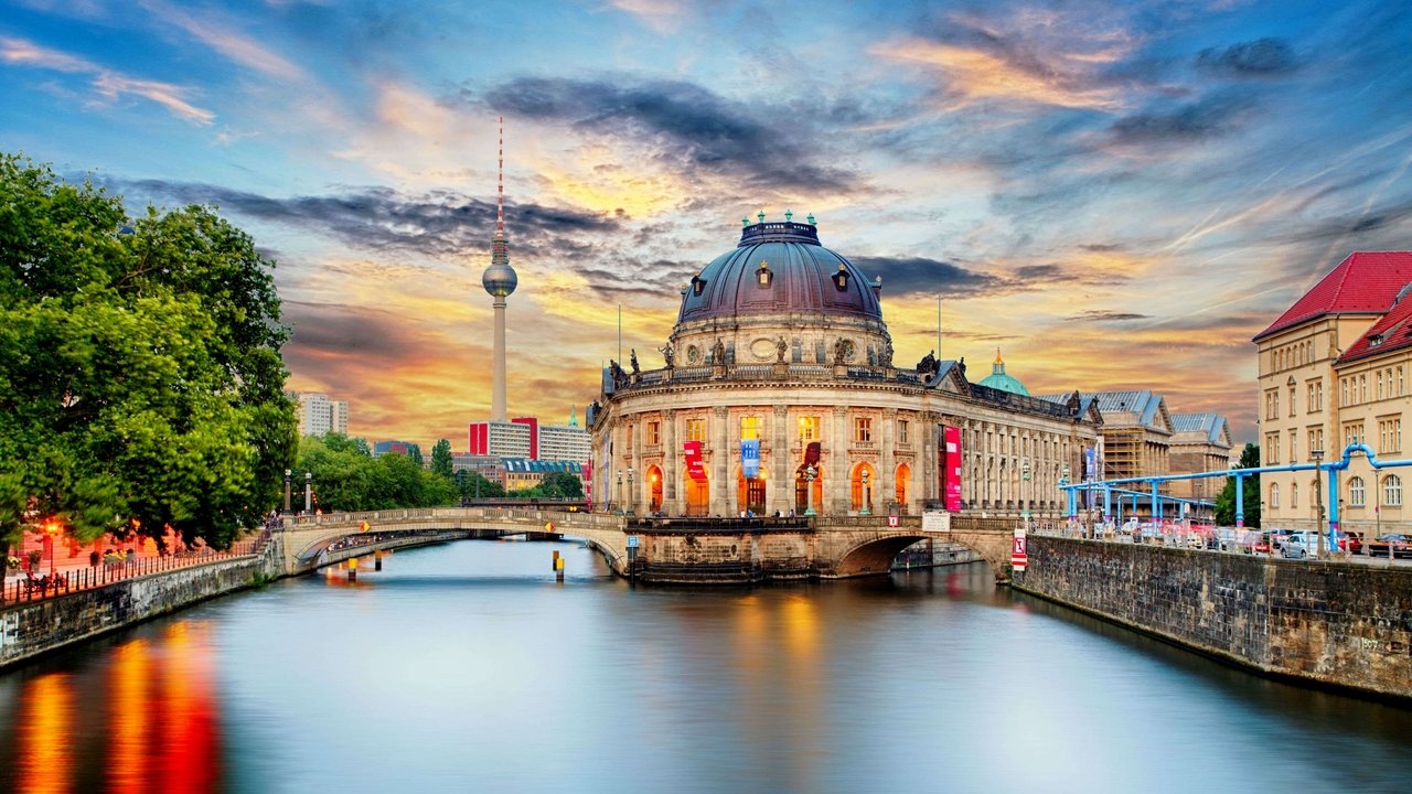 Backdrop image for movie Berlin's Treasure Trove