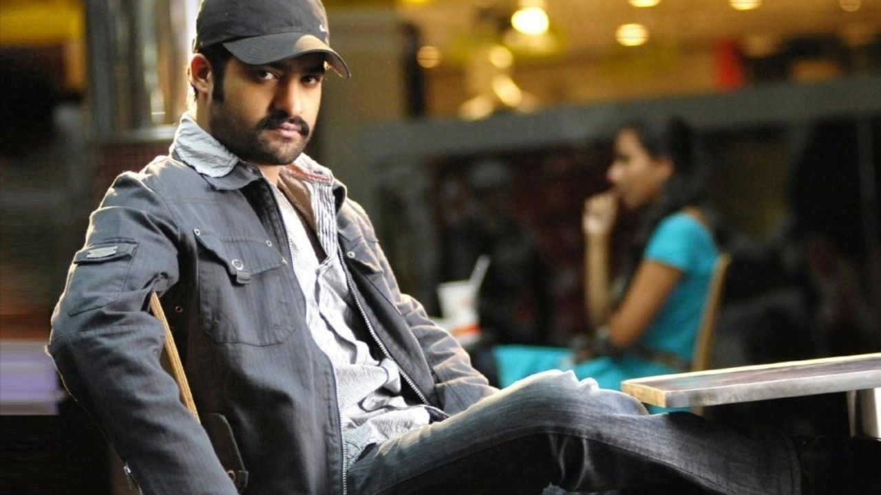 Backdrop image for movie Adhurs