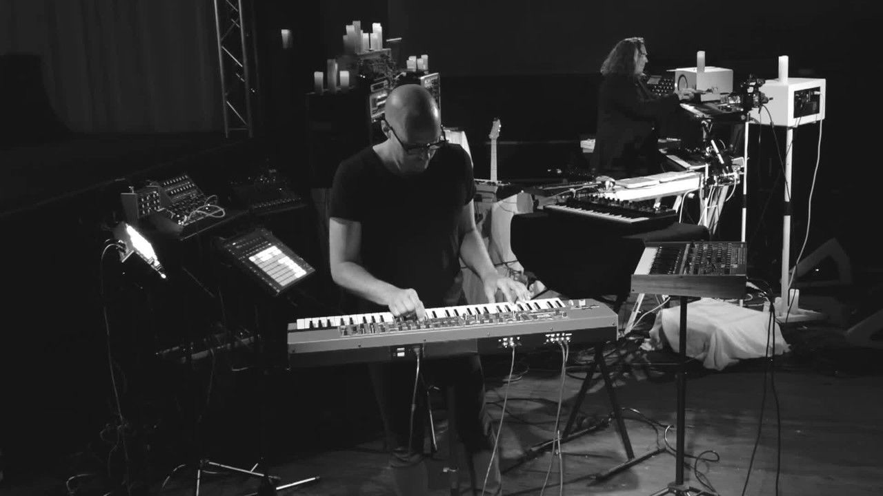 Backdrop image for movie Schiller - Schiller x Quaeschning - Behind closed doors II - Dem Himmel so nah