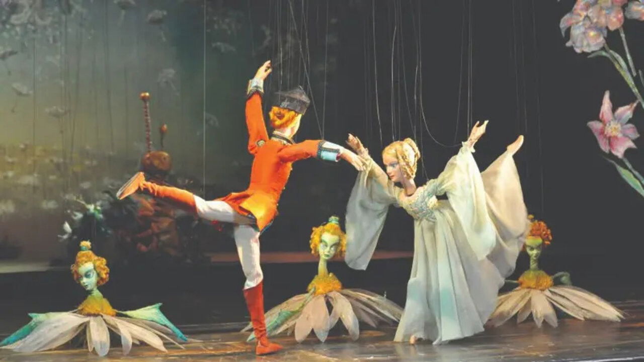 Backdrop image for movie Salzburg Marionette Theatre: The Nutcracker