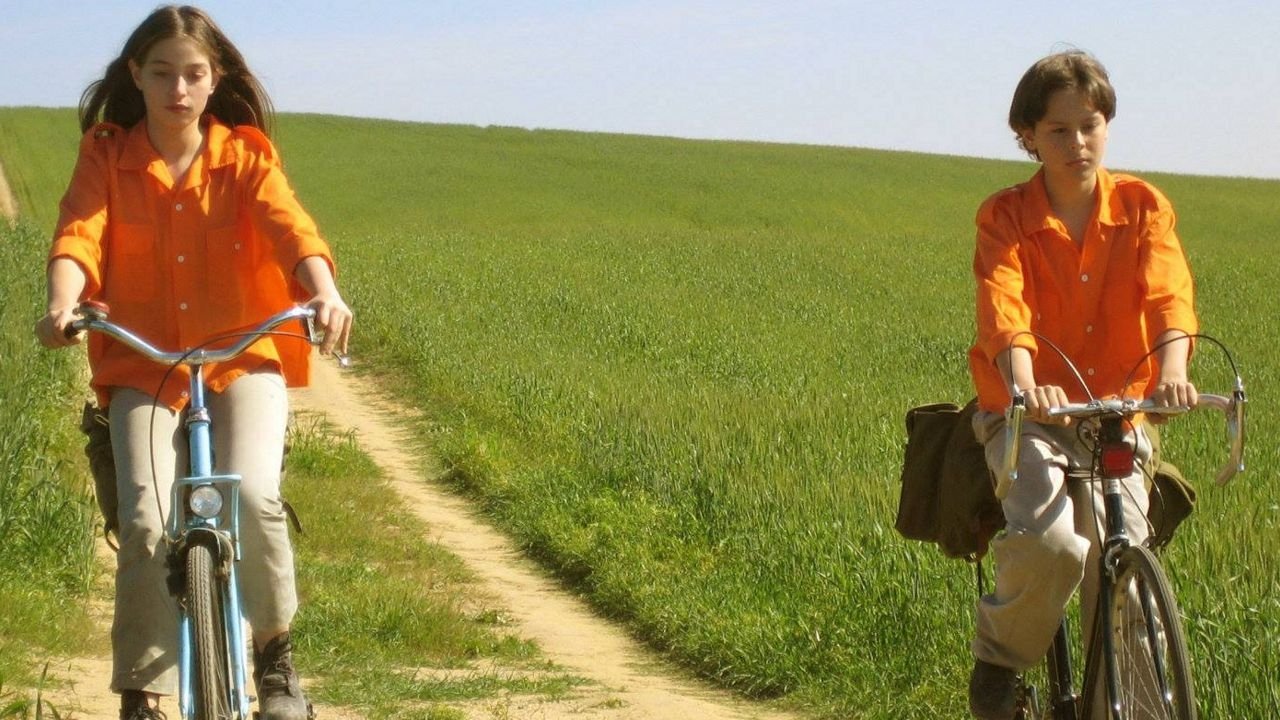 Backdrop image for movie Sweet Mud