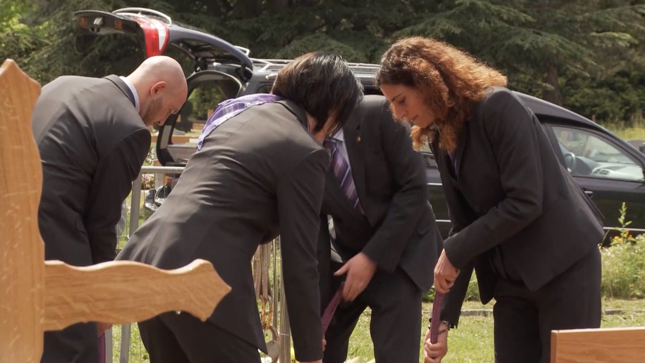 Backdrop image for movie Women Undertakers: Back for the Dead