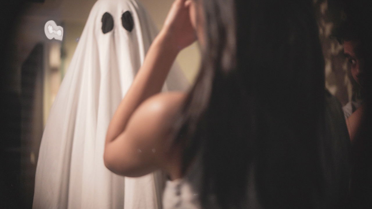 Backdrop image for movie My Dear Spectre